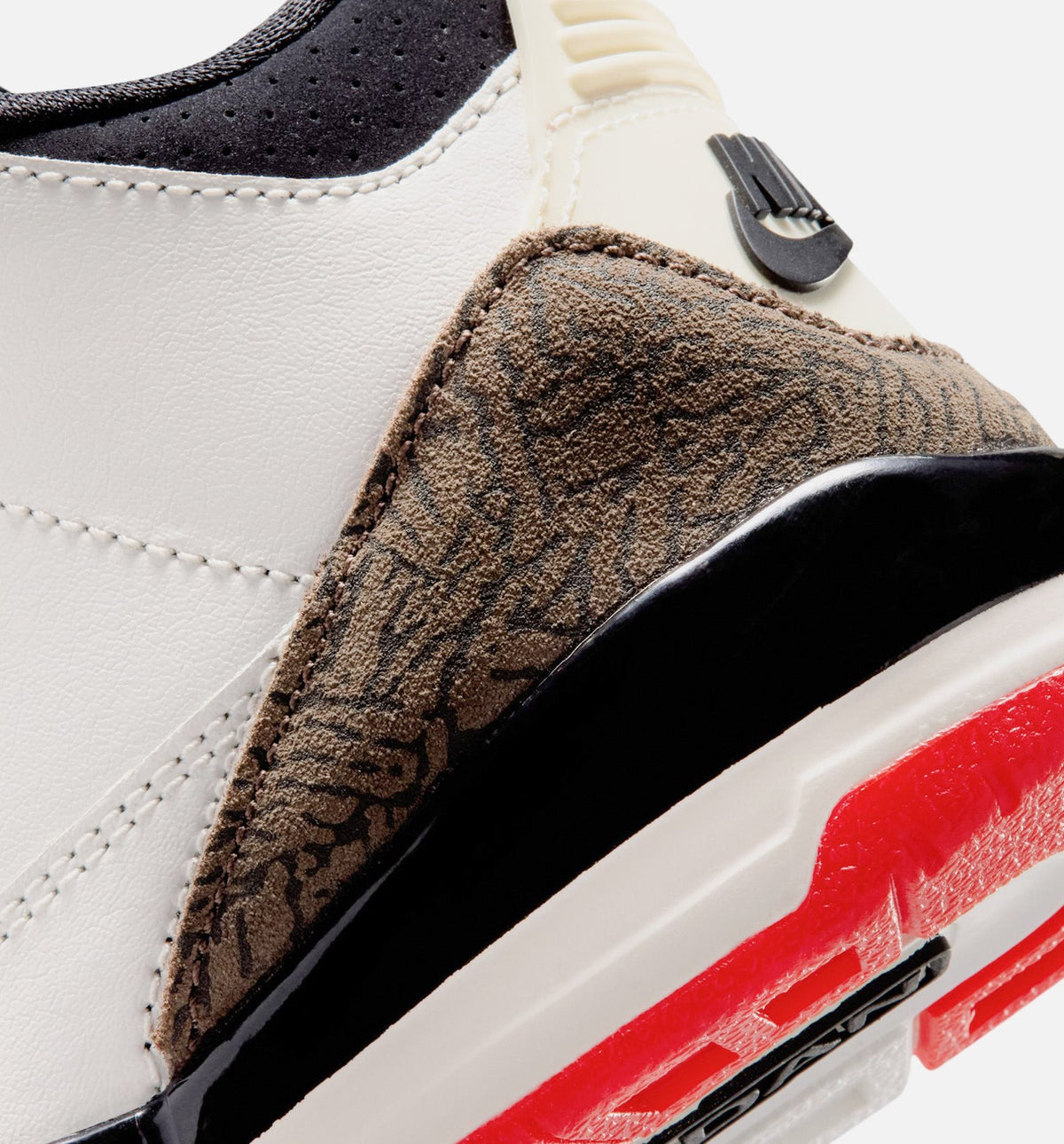 Air Jordan 3 Retro Sail and University Red – Preschool Lifestyle Shoe in Sail/Black/University Red/Pale Ivory